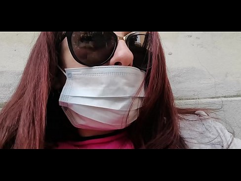 ❤️ Николетта мстит своему соседу и писает в его гараже (Специальный Covid19 Итальянский карантин) Видео ебли у нас ☑