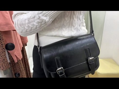 ❤️ Публичная мастурбация молоденькой сучки ФералБерри с дилдо в примерочной Видео ебли у нас ☑