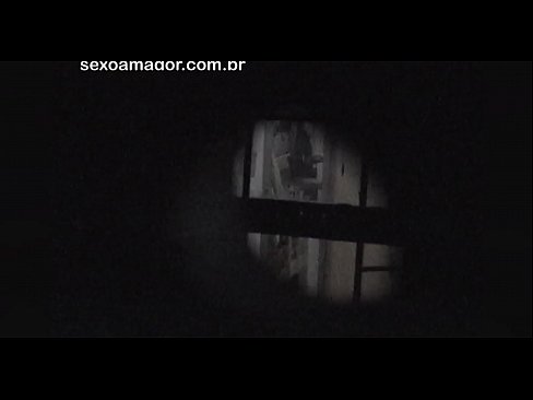 ❤️ Блондинку тайно снимает на видео соседский вуайерист, спрятанный за полыми кирпичами Видео ебли у нас ☑